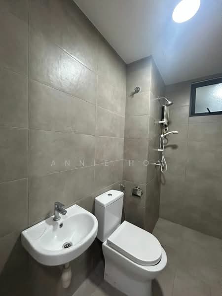 Servis Apartment untuk Dijual di KL Traders Square - Annie How - Bathroom - PropertyGuru.com.my