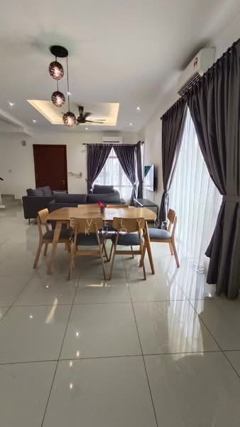 Rumah Berkembar untuk Disewa di Rawang (Selangor) - Evelyn Khoo - Dining Area - PropertyGuru.com.my
