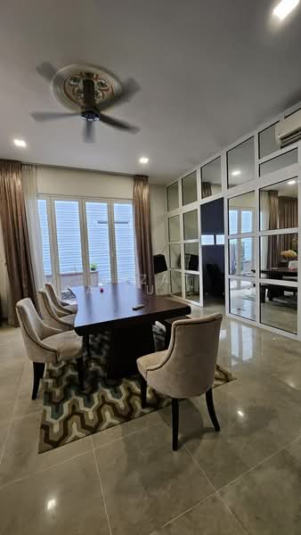 Zero-Lot Bungalow for Rent in Lakefront Villa (Cyberjaya) - Aizat Saifulrullah - Dining Room - PropertyGuru.com.my