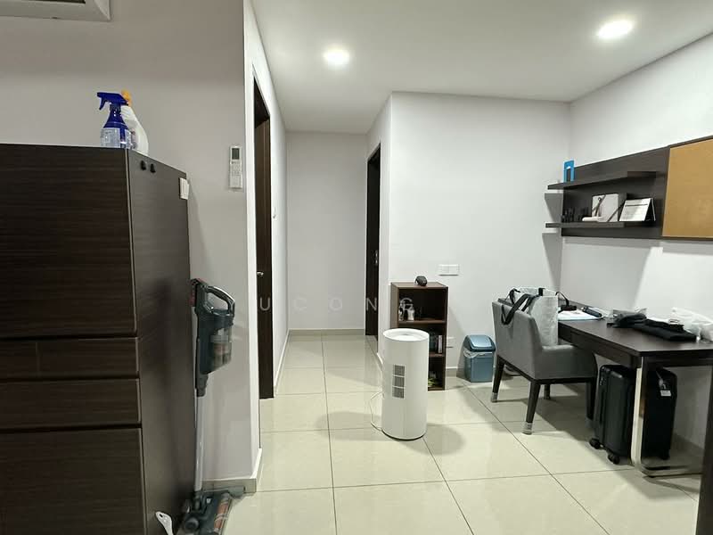 Pangsapuri untuk Dijual di Molek Pine 3 - Yucong . - Corridor - PropertyGuru.com.my