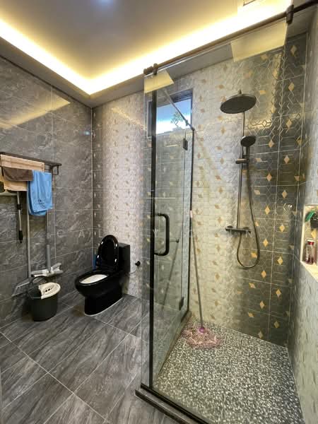 Rumah Teres 2 Tingkat untuk Dijual di Taman Tampoi Indah (Tampoi) - Calley Chin - Bathroom - PropertyGuru.com.my