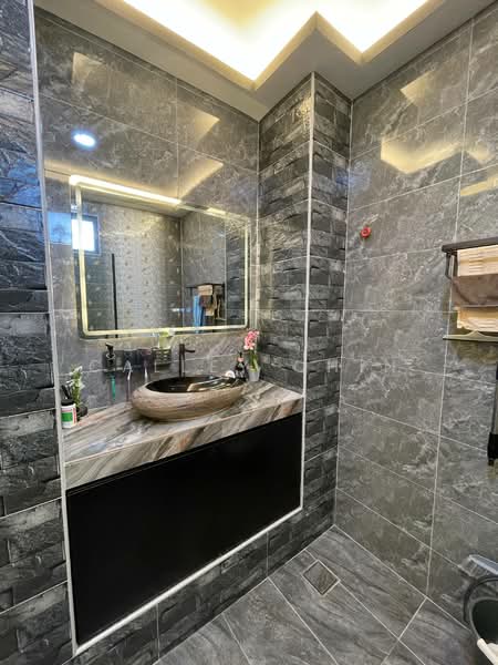 Rumah Teres 2 Tingkat untuk Dijual di Taman Tampoi Indah (Tampoi) - Calley Chin - Bathroom - PropertyGuru.com.my