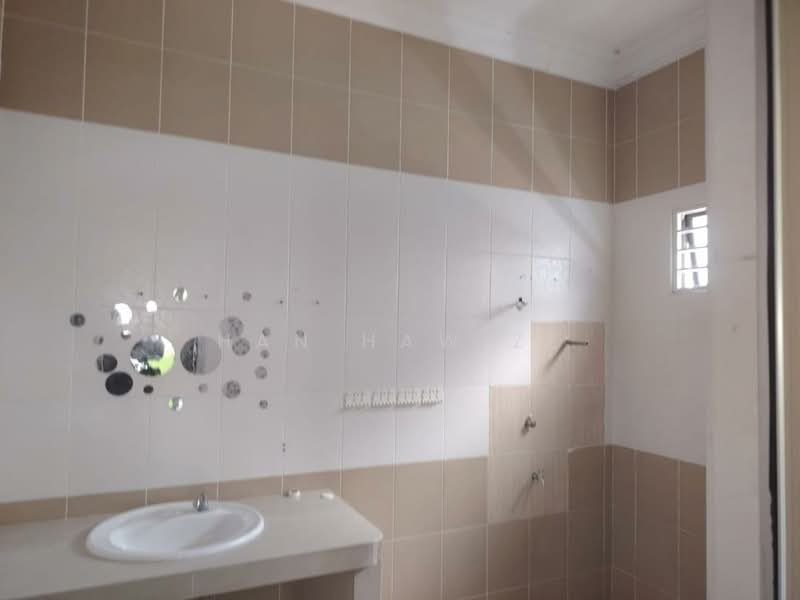 Bungalow for Sale in Taman Desa Impian (Kajang) - Han Haw Ze - Bathroom - PropertyGuru.com.my