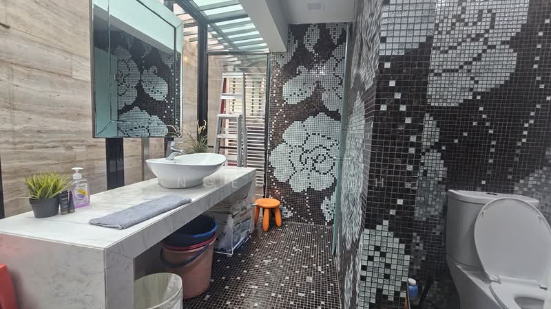3-storey Terraced House for Sale in Taman Tasik Damai (Sungai Besi) - Angel Yeoh - Bathroom - PropertyGuru.com.my