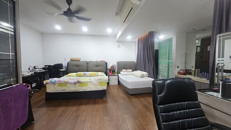 3-storey Terraced House for Sale in Taman Tasik Damai (Sungai Besi) - Angel Yeoh - Bedroom - PropertyGuru.com.my