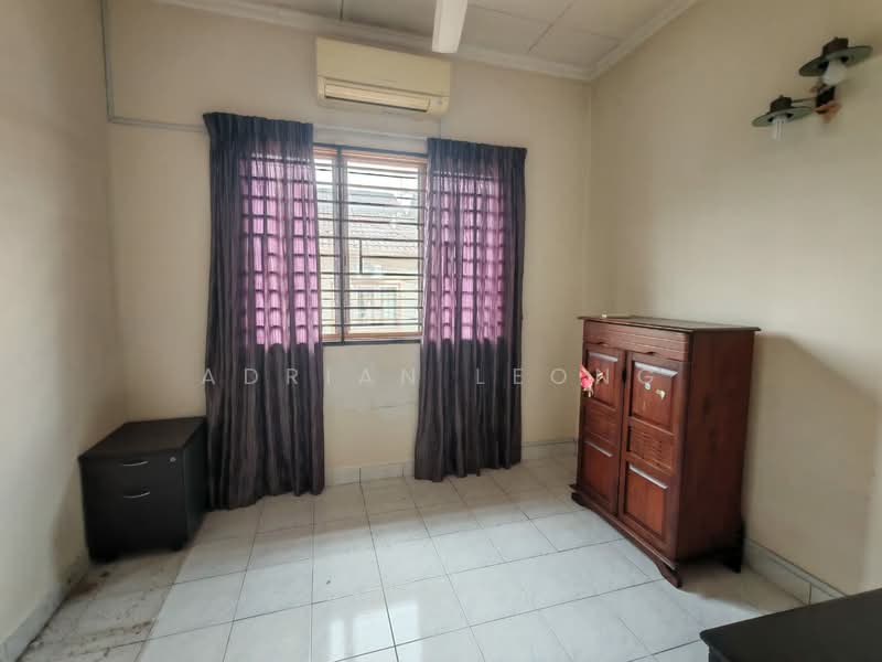 2-storey Terraced House for Sale in Bandar Kinrara (Selangor) - Adrian Leong - Bedroom - PropertyGuru.com.my