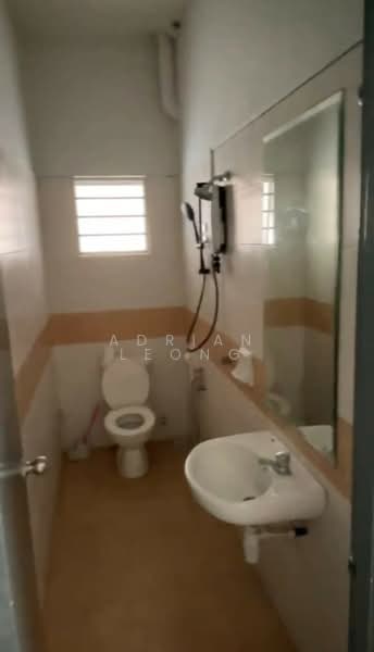 Rumah Berkembar untuk Dijual di Seri Kembangan (Selangor) - Adrian Leong - Bathroom - PropertyGuru.com.my