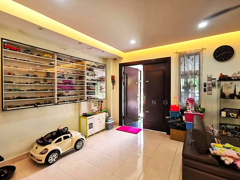 Terraced House for Sale in Bukit Rahman Putra (Sungai Buloh) - David Yong - foyer sets the tone for elegance - PropertyGuru.com.my