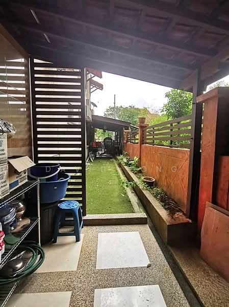 Terraced House for Sale in Bukit Rahman Putra (Sungai Buloh) - David Yong - Unwind un a cozy outdoor patio - PropertyGuru.com.my