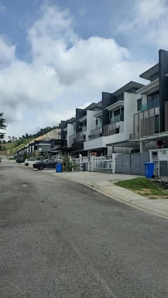 Rumah Teres 3 Tingkat untuk Dijual di Bandar Nusa Rhu (Shah Alam) - William Chia KL - Exterior - PropertyGuru.com.my