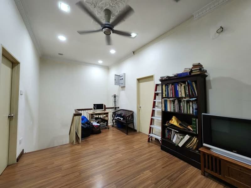 Rumah Berkembar untuk Dijual di Saujana Impian (Kajang) - Han Haw Ze - Study - PropertyGuru.com.my