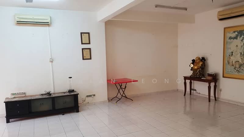 Semi-Detached House for Sale in Taman Puncak Jalil (Seri Kembangan) - Adrian Leong - Living Room - PropertyGuru.com.my