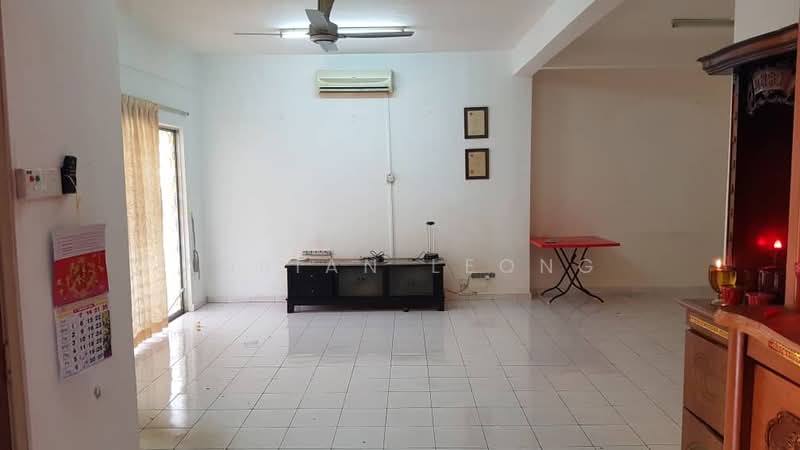 Semi-Detached House for Sale in Taman Puncak Jalil (Seri Kembangan) - Adrian Leong - Living Room - PropertyGuru.com.my