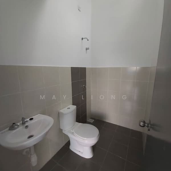 Rumah Teres 2 Tingkat untuk Dijual di Taman Scientex Rawang (Rawang) - May Liong - Bathroom - PropertyGuru.com.my