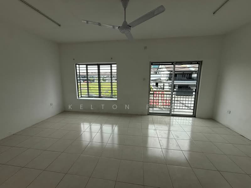 2-storey Terraced House for Sale in Anggun (Rawang) - Kelton Foo - Living Room - PropertyGuru.com.my