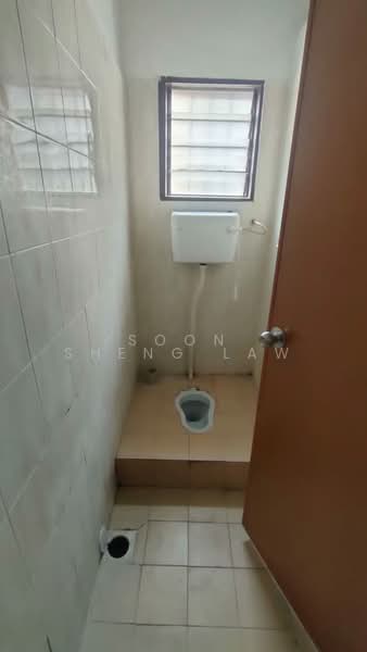 Shop for Rent in Taman Puncak Jalil (Seri Kembangan) - Soon Sheng Law - Bathroom - PropertyGuru.com.my