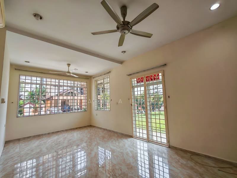 Semi-Detached House for Sale in Taman Gembira (Jalan Klang Lama (Old Klang Road)) - Eda Zainal - Living Room - PropertyGuru.com.my