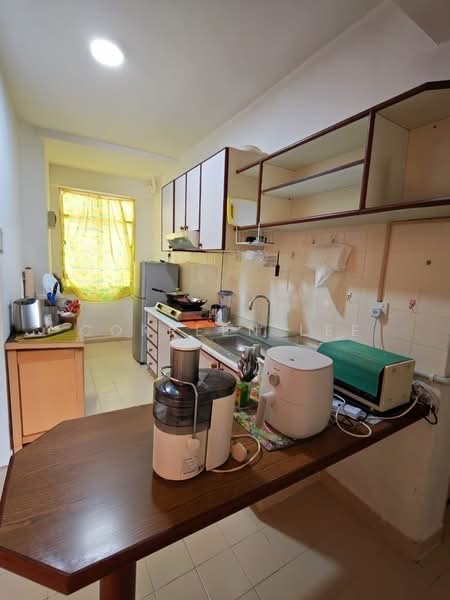 Pangsapuri untuk Dijual di Bayu Emas Apartments - Correen Lee - Kitchen - PropertyGuru.com.my