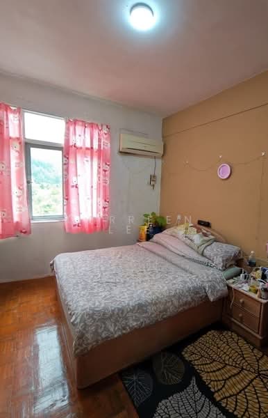 Pangsapuri untuk Dijual di Bayu Emas Apartments - Correen Lee - Bedroom - PropertyGuru.com.my
