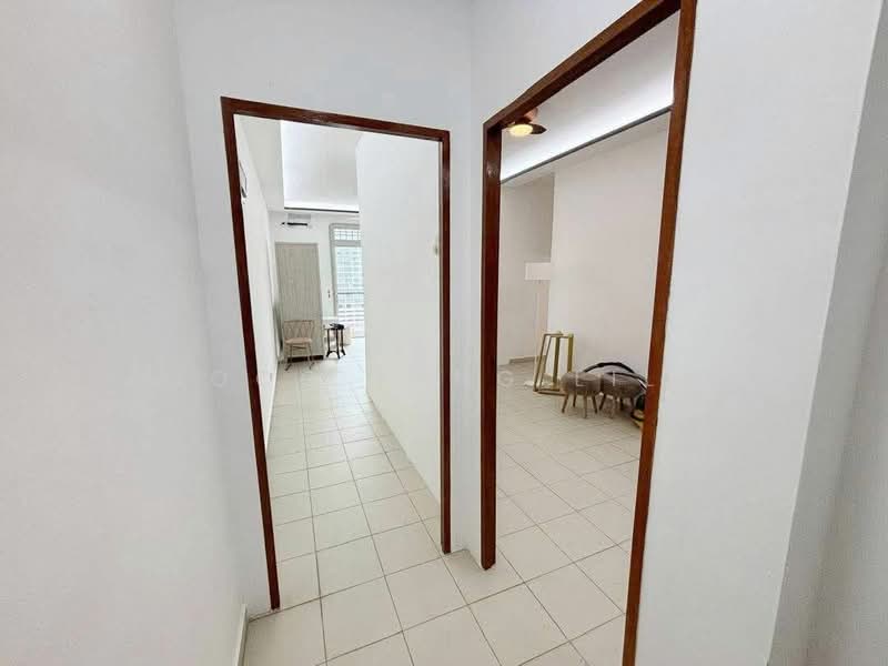 Apartment for Sale at Lake View Suites - Coco Feng Lily - PropertyGuru.com.my