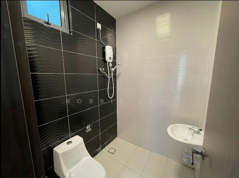Apartment for Rent at Bayu Puteri 3 - Robbie Tan - Bathroom - PropertyGuru.com.my
