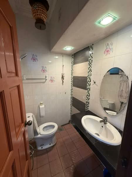 2-storey Terraced House for Sale in Kepong Baru (Kepong) - Marcus Koh - Bathroom - PropertyGuru.com.my