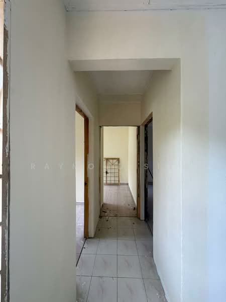 Apartment for Sale at saujana apartment - Raymond Siew - Corridor - PropertyGuru.com.my
