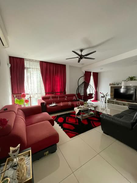 3-storey Terraced House for Sale in Cyberjaya (Selangor) - Aizat Saifulrullah - Living Room - PropertyGuru.com.my