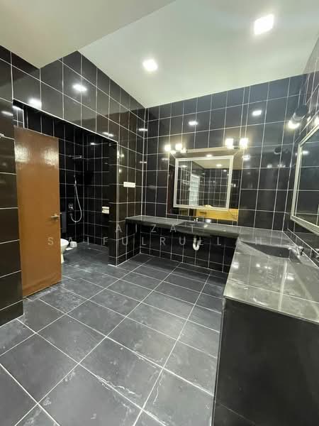 2-storey Terraced House for Sale in Putra Permai (Subang Jaya) - Aizat Saifulrullah - Bathroom - PropertyGuru.com.my