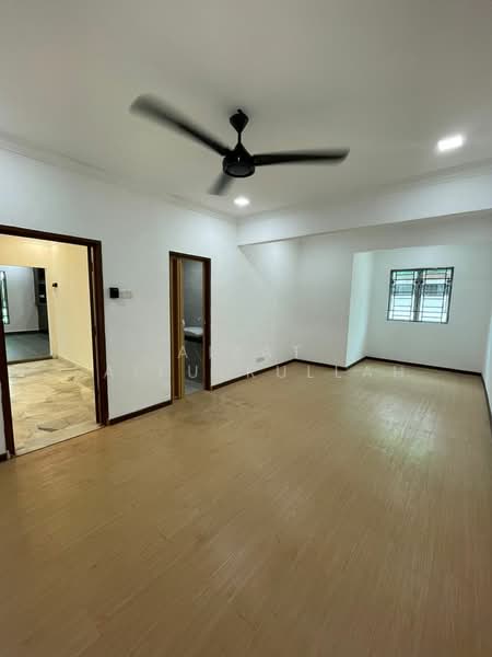 2-storey Terraced House for Sale in Putra Permai (Subang Jaya) - Aizat Saifulrullah - Living Room - PropertyGuru.com.my