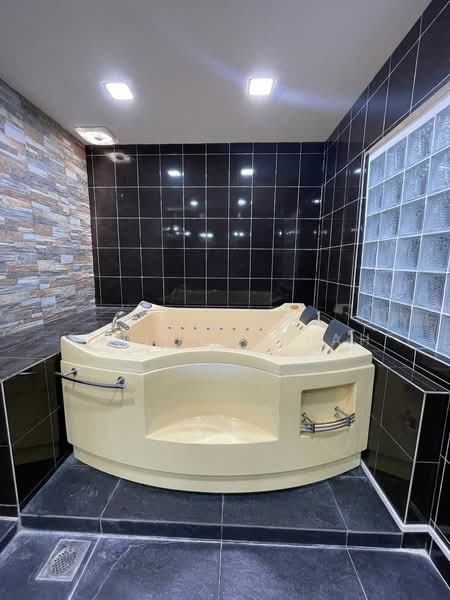 2-storey Terraced House for Sale in Putra Permai (Subang Jaya) - Aizat Saifulrullah - Bathroom - PropertyGuru.com.my