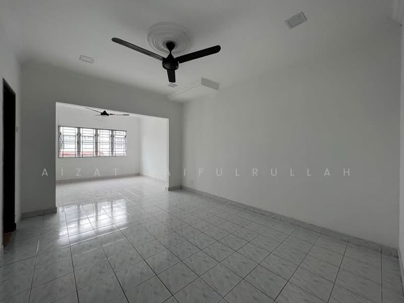 2-storey Terraced House for Sale in Putra Permai (Subang Jaya) - Aizat Saifulrullah - Living Room - PropertyGuru.com.my