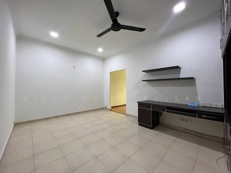 2-storey Terraced House for Sale in Putra Permai (Subang Jaya) - Aizat Saifulrullah - Living Room - PropertyGuru.com.my