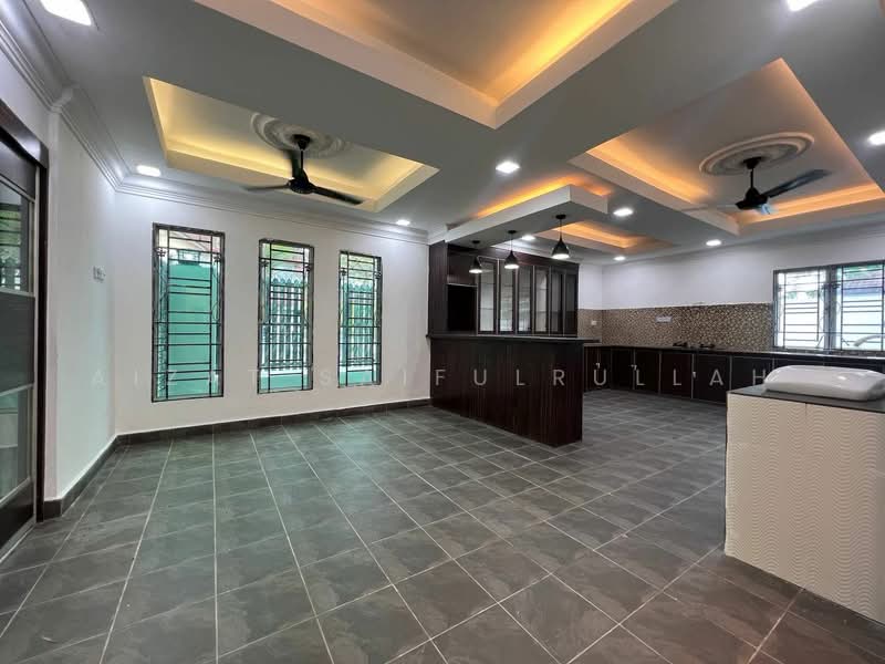 2-storey Terraced House for Sale in Putra Permai (Subang Jaya) - Aizat Saifulrullah - Kitchen - PropertyGuru.com.my