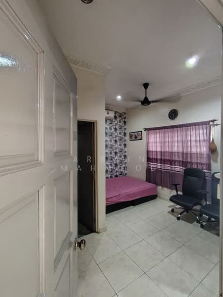 Bungalow for Rent in Gombak (Selangor) - Arbain Mahmood - Bedroom - PropertyGuru.com.my