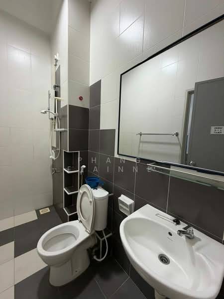 Rumah Teres 2 Tingkat untuk Dijual di Taman Setia Indah (Tebrau) - Phang Elainne - Bathroom - PropertyGuru.com.my