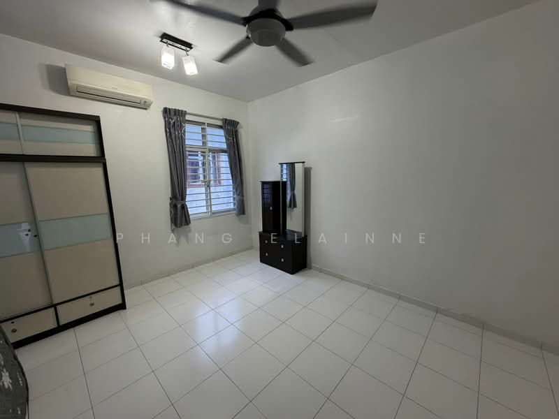 Rumah Teres 2 Tingkat untuk Dijual di Taman Setia Indah (Tebrau) - Phang Elainne - Bedroom - PropertyGuru.com.my