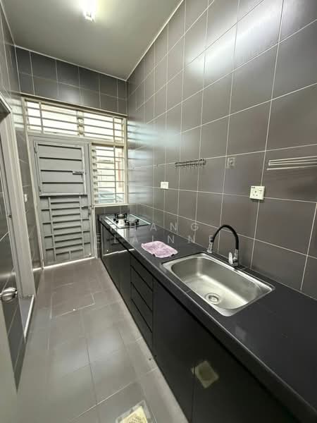 Rumah Teres 2 Tingkat untuk Dijual di Taman Setia Indah (Tebrau) - Phang Elainne - Kitchen - PropertyGuru.com.my