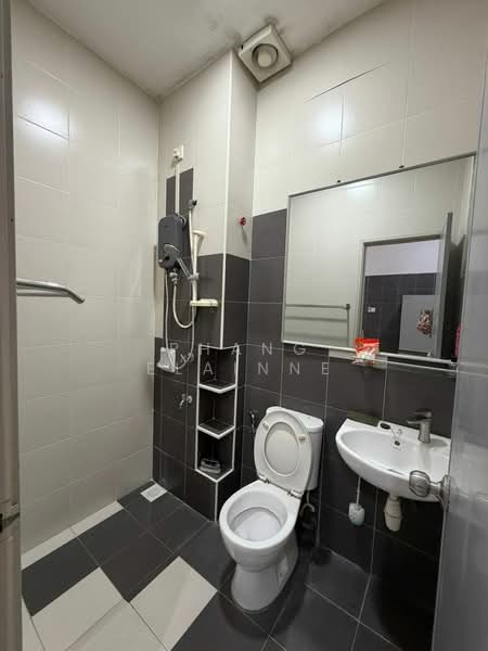 Rumah Teres 2 Tingkat untuk Dijual di Taman Setia Indah (Tebrau) - Phang Elainne - Bathroom - PropertyGuru.com.my