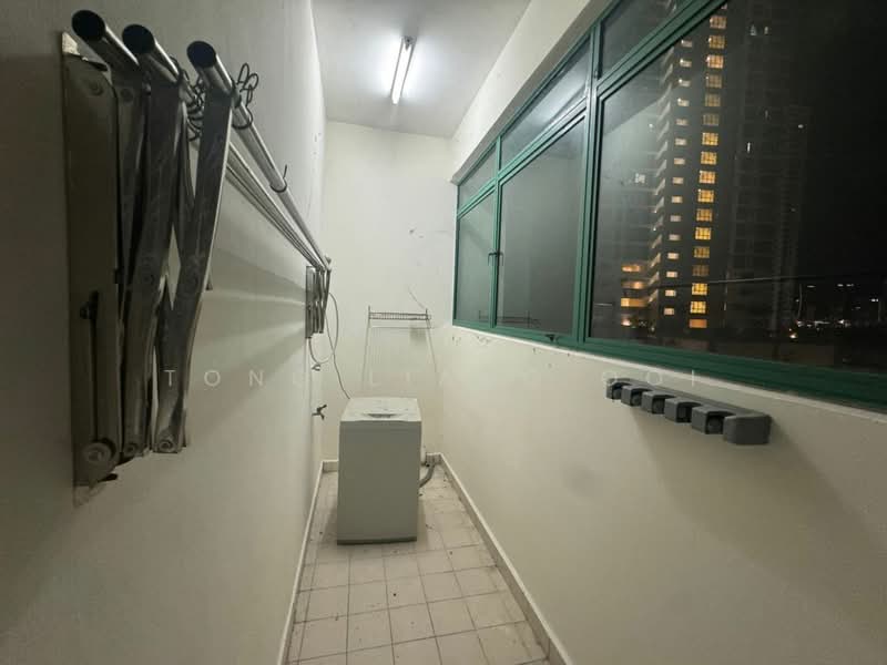 Kondominium untuk Dijual di Tanjung Park Condominium - Tong Liang Ooi - Balcony - PropertyGuru.com.my