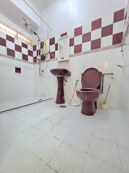 Rumah Teres 2 Tingkat untuk Disewa di Shah Alam (Selangor) - Yazila Sulaimi - Bathroom - PropertyGuru.com.my