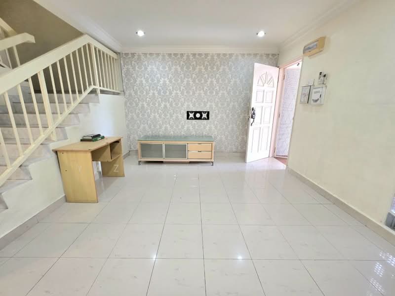 Rumah Teres 2 Tingkat untuk Disewa di Shah Alam (Selangor) - Yazila Sulaimi - Living Room - PropertyGuru.com.my