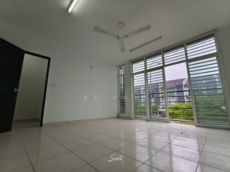Rumah Teres 3 Tingkat untuk Dijual di Kajang (Selangor) - KK Sah - Living Room - PropertyGuru.com.my