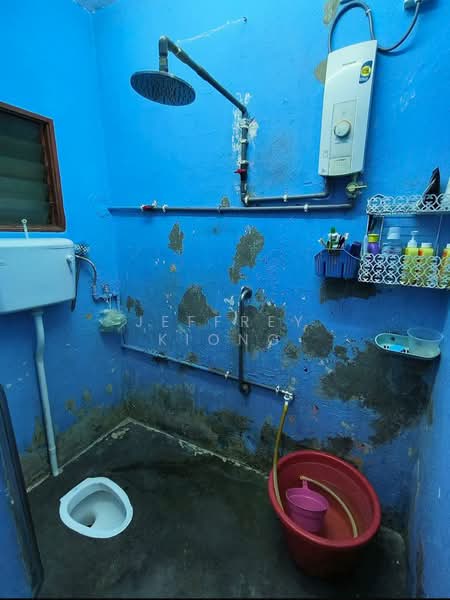 Rumah Teres 2 Tingkat untuk Dijual di Taman Mas (Kulai) - Jeffrey Kiong - Bathroom - PropertyGuru.com.my