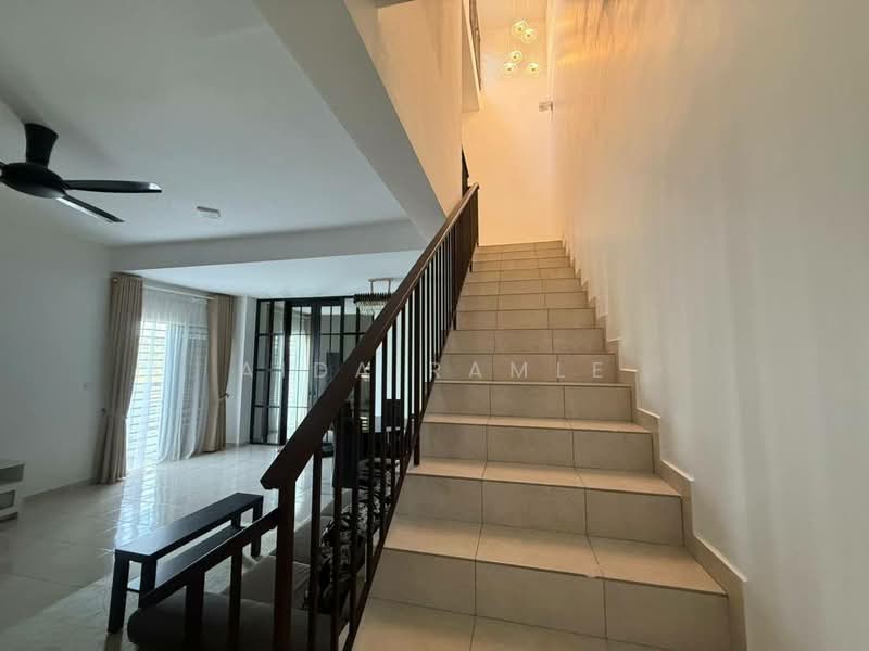 Rumah Teres 2 Tingkat untuk Disewa di Kota Warisan (Sepang) - Aida Ramle - Living Room - PropertyGuru.com.my