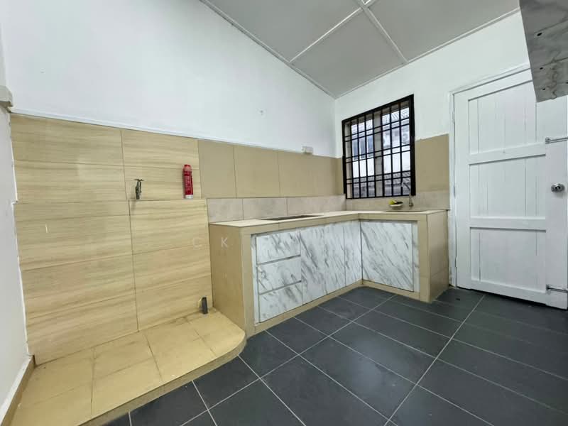 2-storey Terraced House for Sale in Taman Puteri Wangsa (Ulu Tiram) - Ck Leow - Kitchen - PropertyGuru.com.my