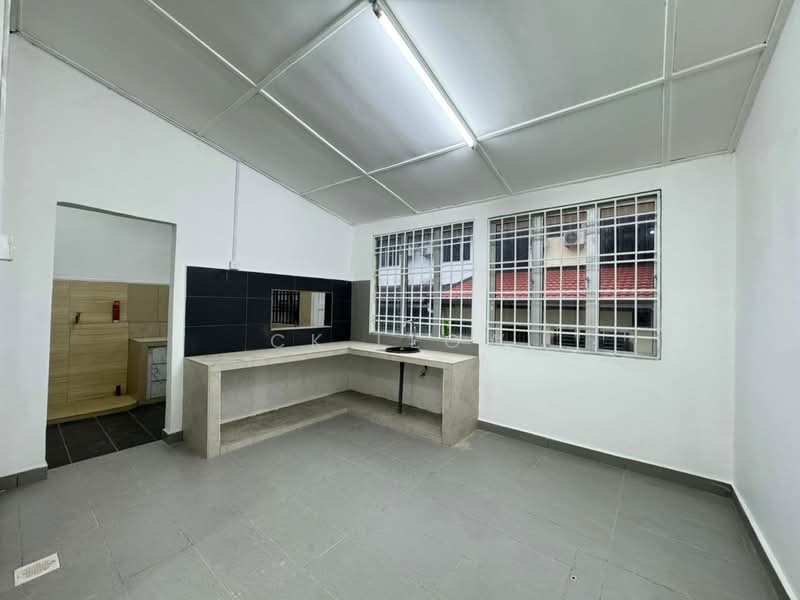 2-storey Terraced House for Sale in Taman Puteri Wangsa (Ulu Tiram) - Ck Leow - Kitchen - PropertyGuru.com.my