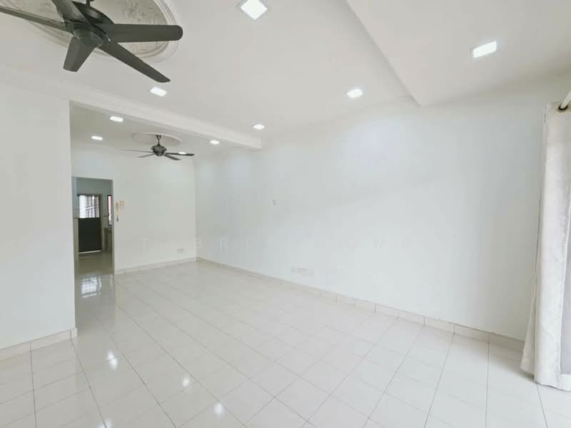Rumah Teres untuk Dijual di Bandar Puteri Klang (Klang) - Tabris Wong - Living Room - PropertyGuru.com.my
