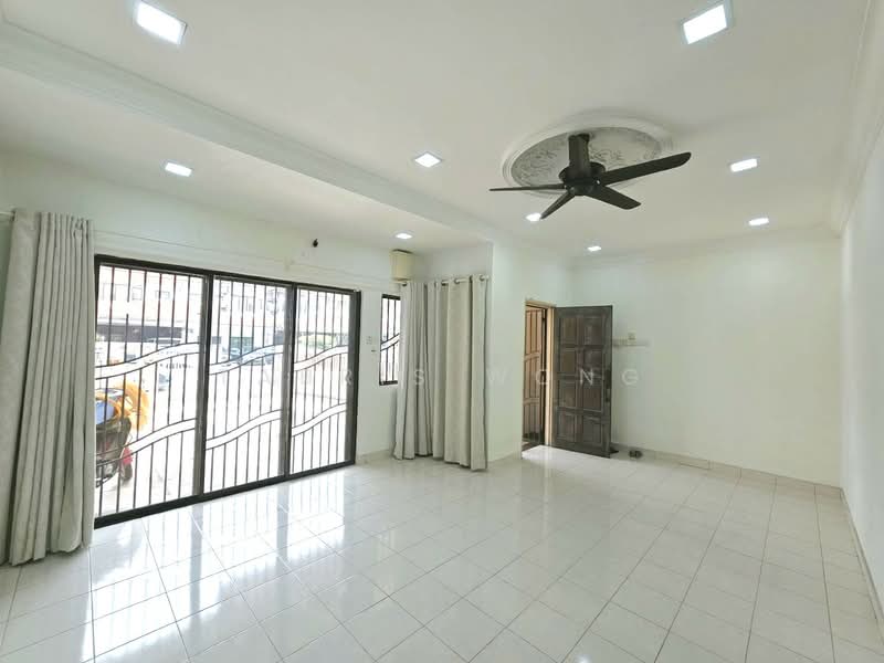 Rumah Teres untuk Dijual di Bandar Puteri Klang (Klang) - Tabris Wong - Living Room - PropertyGuru.com.my