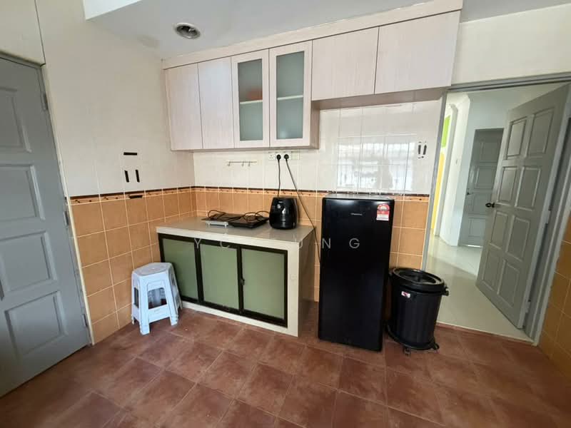 1-storey Terraced House for Rent in Taman Pelangi (Johor Bahru) - YC Fung - Kitchen - PropertyGuru.com.my